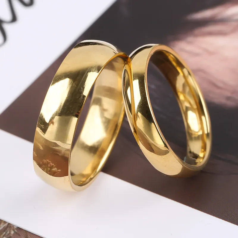 Conjunto de anillos de pareja de oro clásico